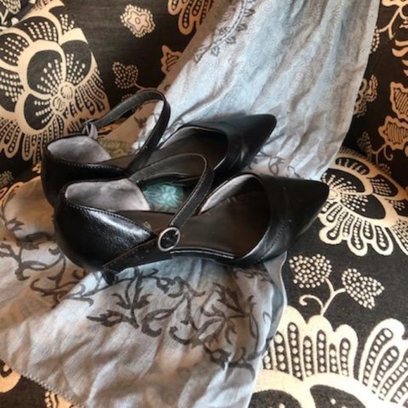 Life Stride Black Classic Heels - Picture 5 of 5